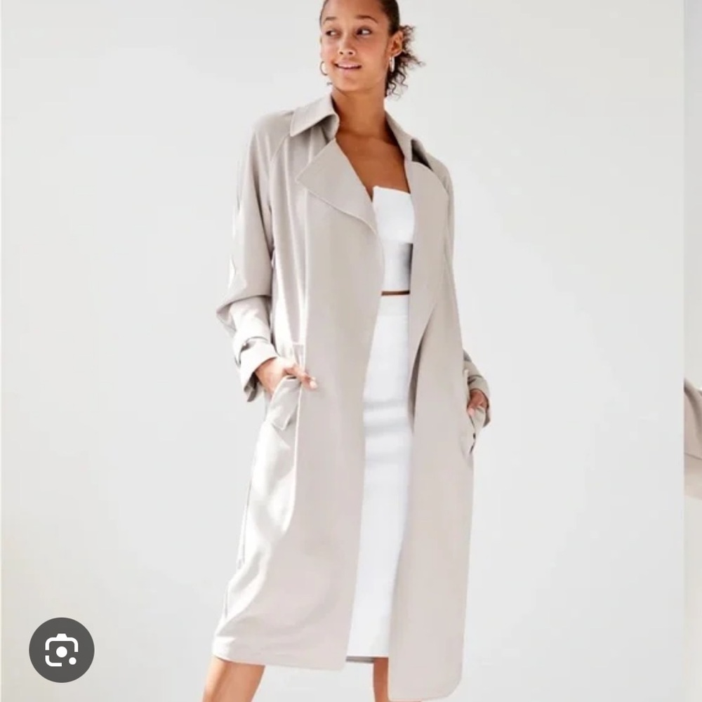 Aritzia Babaton Lawson Trench Light Gray